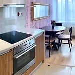 Apartmán Fresh&cozy Apartment, Parking Free, 15 Min Walk To Center *